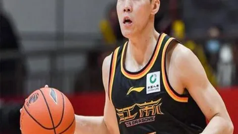 红军点球憾负PSG，欧冠八强之旅落幕，斯洛特强调球队自豪退场