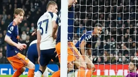 曼联迎萨卡加盟在即！五将归队备战英冠战，英冠名将卡洛斯腹肌亮相归来